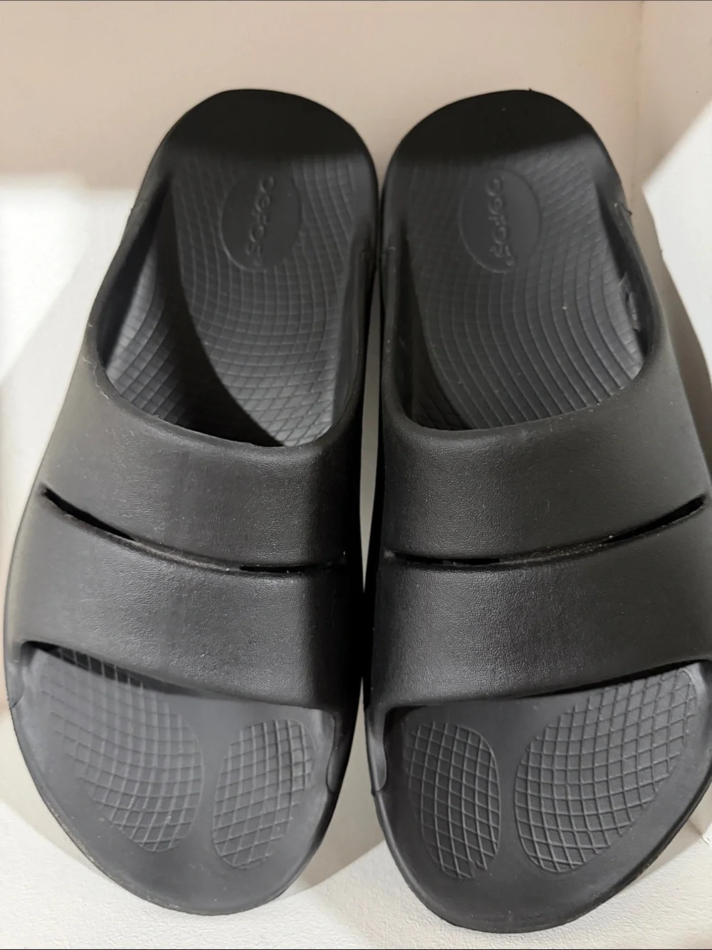 Oofos Ooahh recovery slides Black Men’s Size 10 Women’s 11
